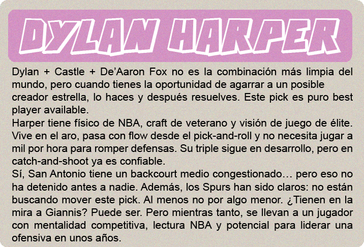Cooper Flagg (2.06m) es el gran premio del draft 2025, y no solo por el hype: es un jugador hipercompleto, con impacto real en ambos lados de la cancha y listo para contribuir desde el día uno. No tiene una habilidad élite todavía, pero hace todo bien: defiende con inteligencia y energía, lee el juego a nivel NBA, puede pasar, rebotear, cortar, proteger el aro y castigar errores sin forzar nada. Su ofensiva sigue puliéndose—no es un “go-to guy” uno contra uno—pero tiene buen manejo, visión, y un tiro en desarrollo que ya es confiable en catch-and-shoot. Defensivamente, es una máquina de cerrar posesiones. Cambia en todos los picks, defiende al balón o ayuda, y acelera transiciones con su lectura y anticipación. Su valor no está en cargar con todo, sino en elevar a los que lo rodean. Es adaptable, tiene mentalidad ganadora y está programado para impactar sin necesidad de volumen.
